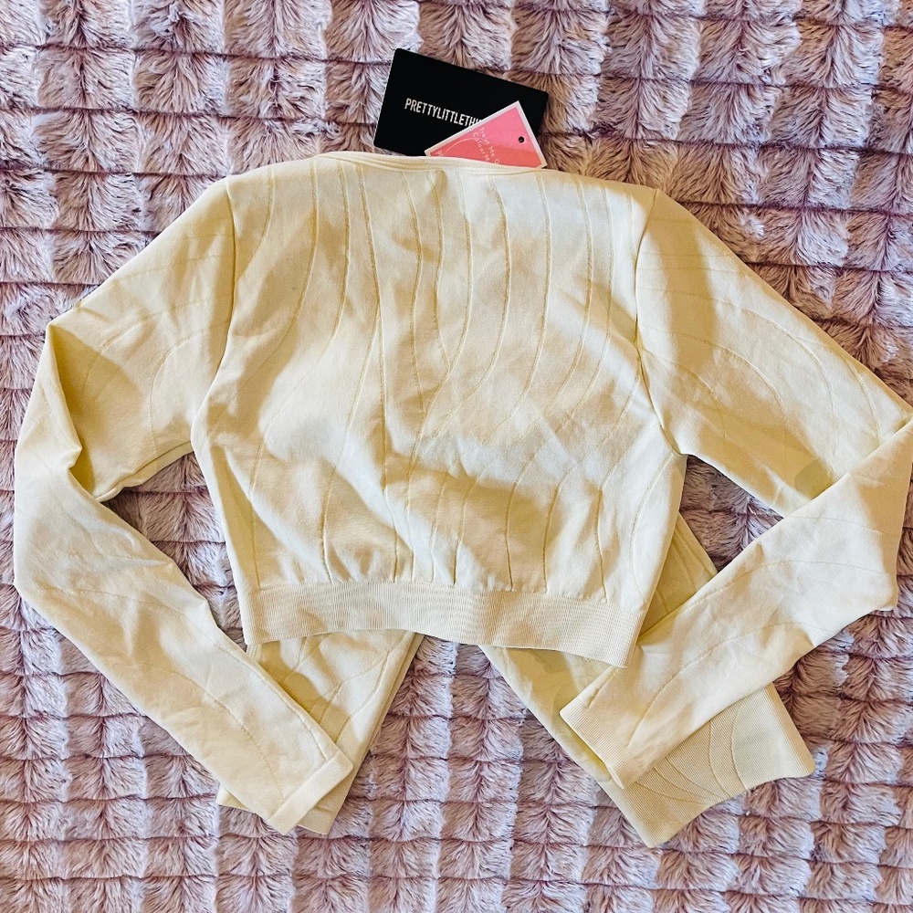 PrettyLittleThing Ribbed Yellow Activewear Set – Size Medium – NWT - Picture 3 of 9